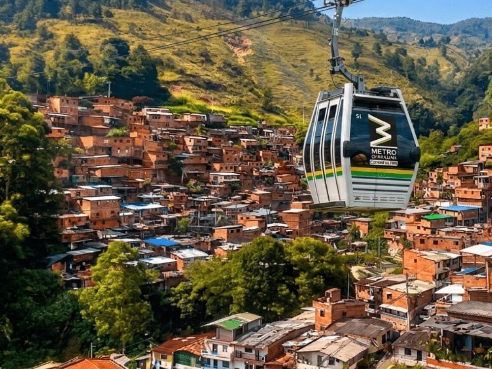 Medellín City of Contrasts: from downtown to La Sierra (private with hotel pickup)