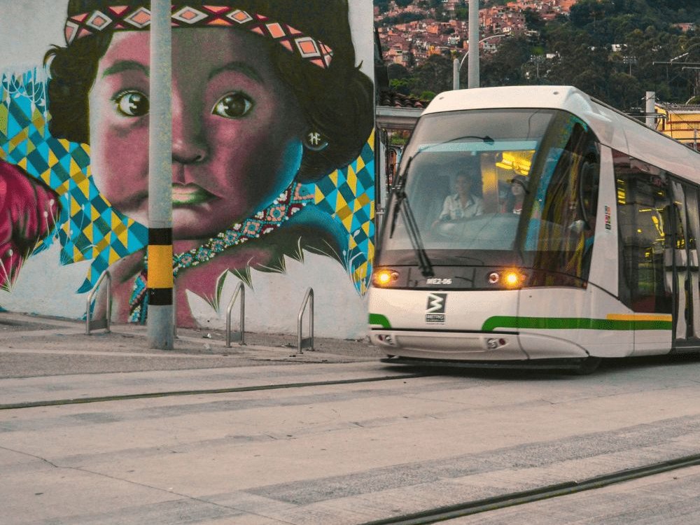 Medellín City of Contrasts: from downtown to La Sierra (private, by public transport)