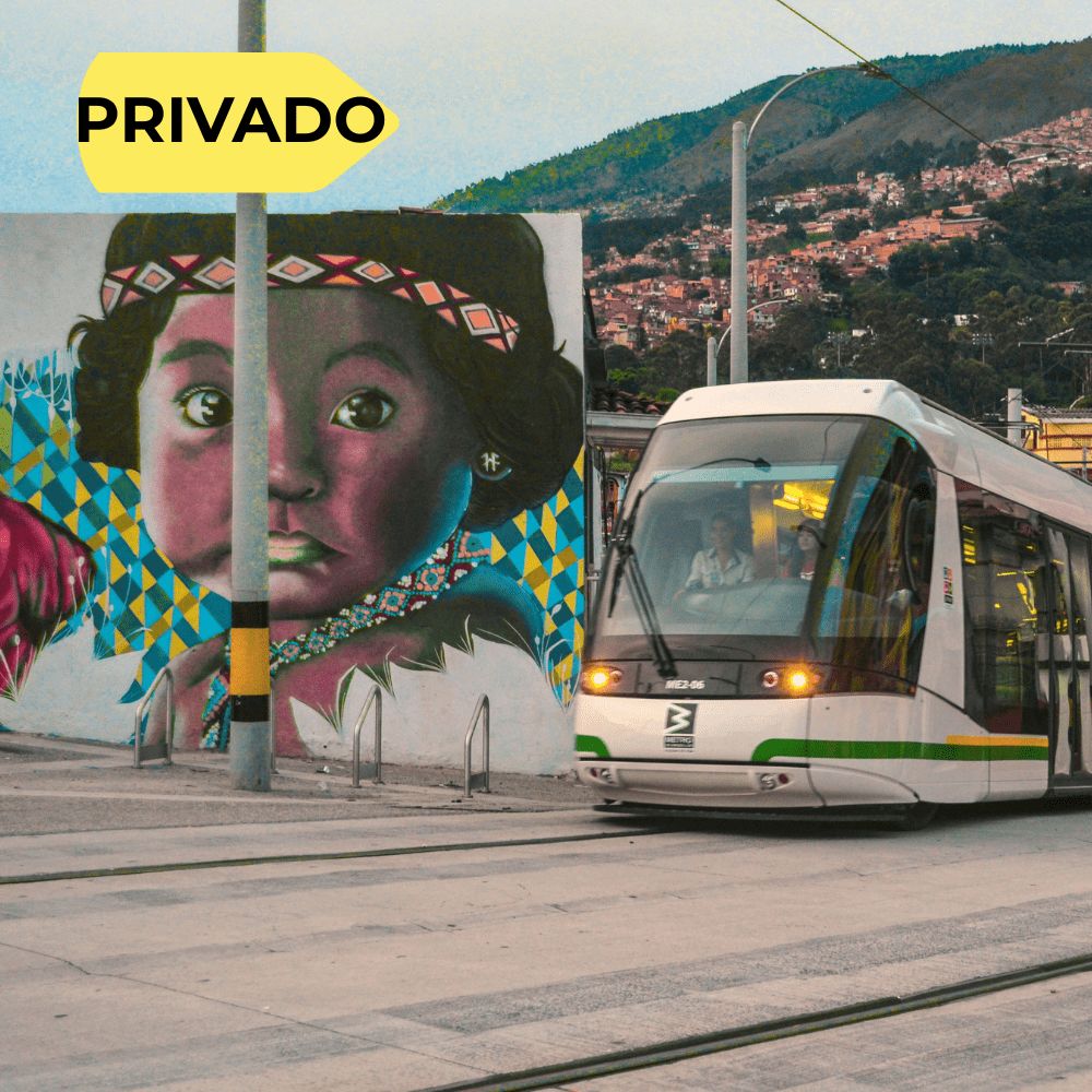Medellín Ciudad de Contrastes: del centro a La Sierra (privado en transporte público)